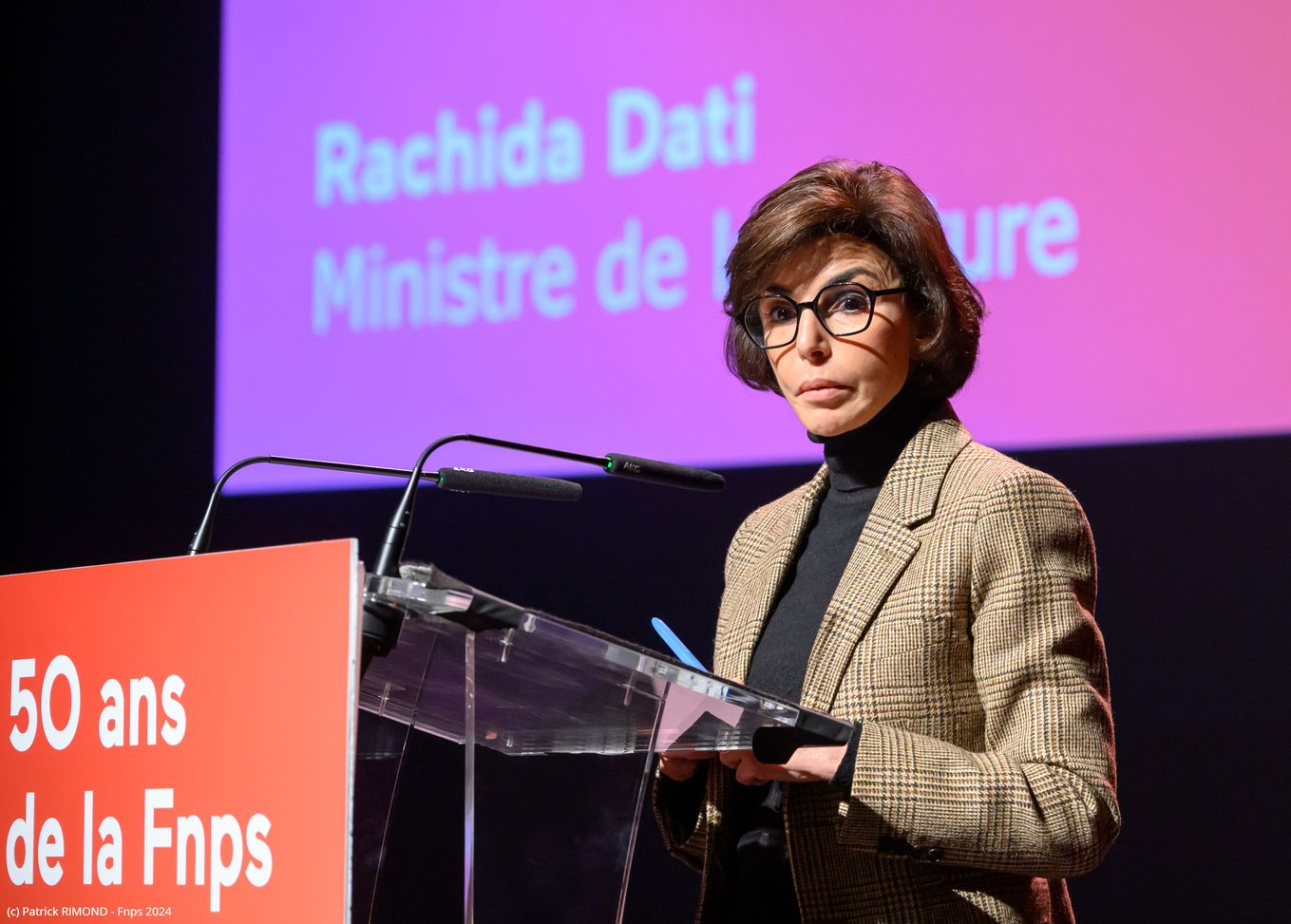 La ministre de la Culture, Mme Rachida DATI, dit qu’elle se tiendra aux côtés de la presse spécialisée et compte répondre à ses inquiétudes